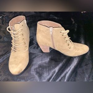 👟👠 2 for $100 | NWOT | Cute Light Brown Lace Up Ankle Booties from Ardene